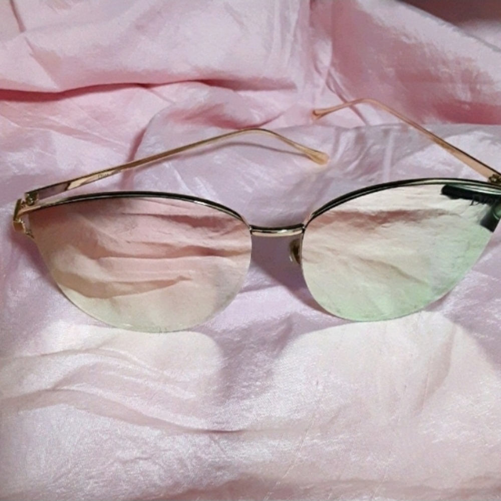 Dior Gold and Pink Sunglasses. Made In Italy - Picture 11 of 16